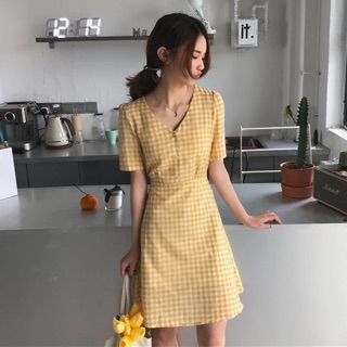 Váy kẻ caro cổ V ngắn