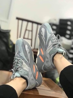Giày yz700