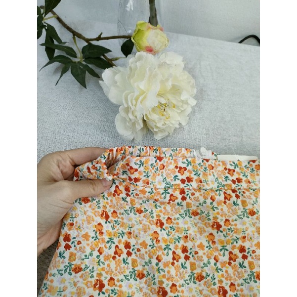 Chân váy hoa nhí cam xẻ tà Meadow Skirt đáng yêu ❤ | BigBuy360 - bigbuy360.vn
