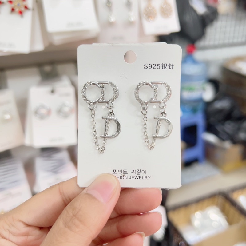 Bông  tai thương hiệu 1 mẫu mã đa dạng