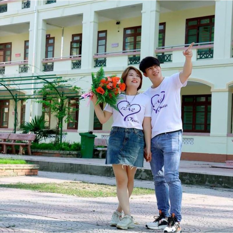 Bó hoa phượng cầm tay chụp ảnh