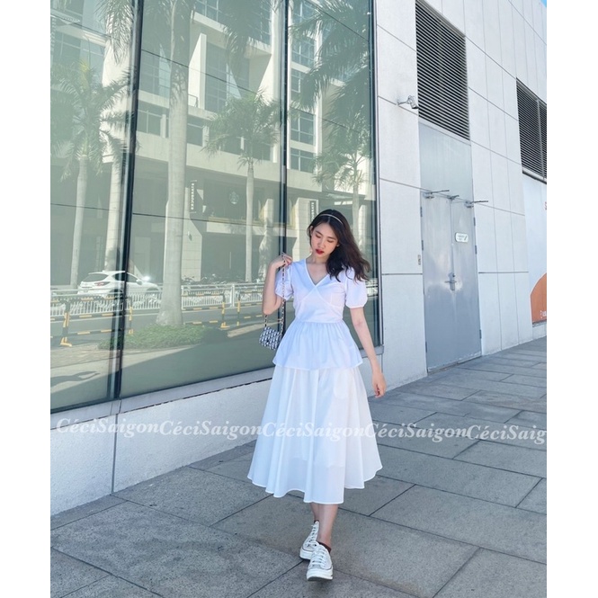 Chân vây trắng xoè