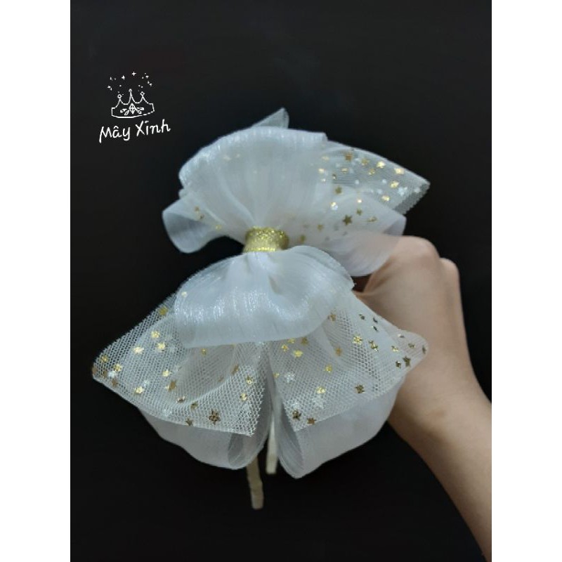 Cài tóc trắng nơ to cho bé phối sao xinh