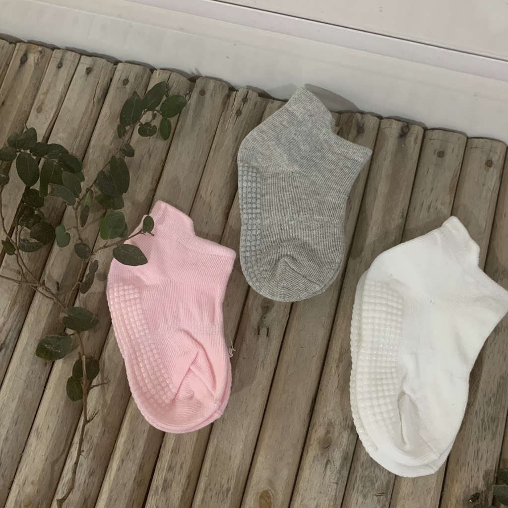 Set 3 đôi tất cổ ngắn cho bé có chống trượt size 1-12 tuổi