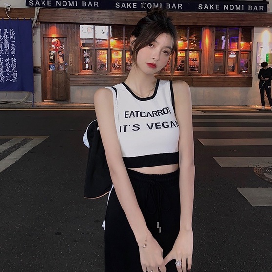 【ZHELIHANGFEI】 / Áo Thun Thể Thao Sát Nách Ôm Dáng Hở Rốn Bằng Lụa Lạnh In Chữ Phong Cách Hong Kong Quyến Rũ Cho Nữ