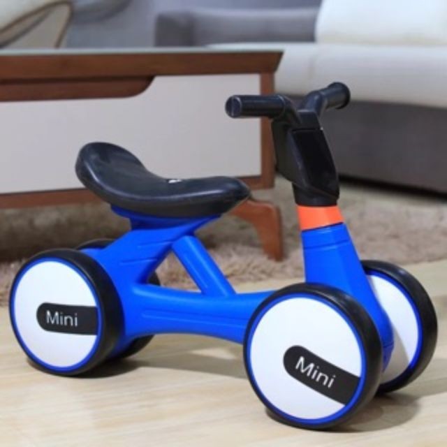 Xe chòi chân, xe thăng bằng cho bé dưới 3 tuổi có đèn, có nhạc