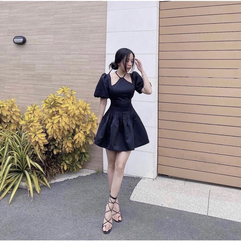 Đầm xoè cổ yếm tay bồng khoét vai MT