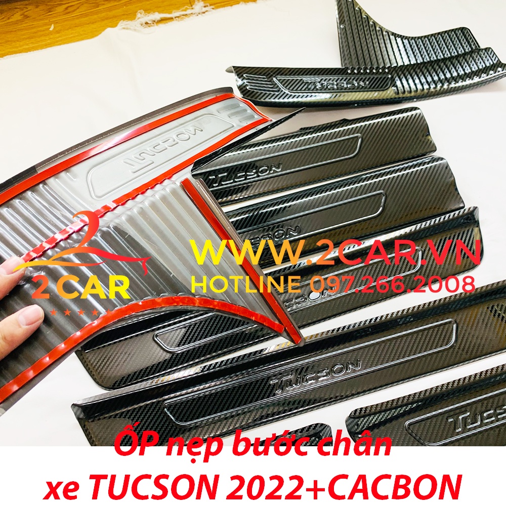 Ốp Bậc cửa, Nẹp bước chân CARBON xe Hyundai Tucson 2022- 2023, Vân cacbon chữ dập nổi cao cấp