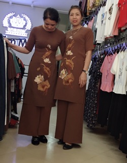 Bộ áo dài cách tân đi lễ chùa.
