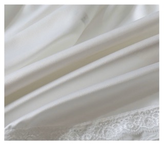 Quần short satin phối chân ren