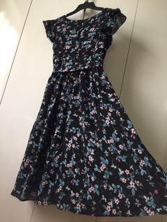 Đầm voan hoa midi kèm belt