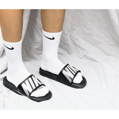Tất thể thao NK trắng cổ lỡ không bị giãn phối giày sneaker cực chất