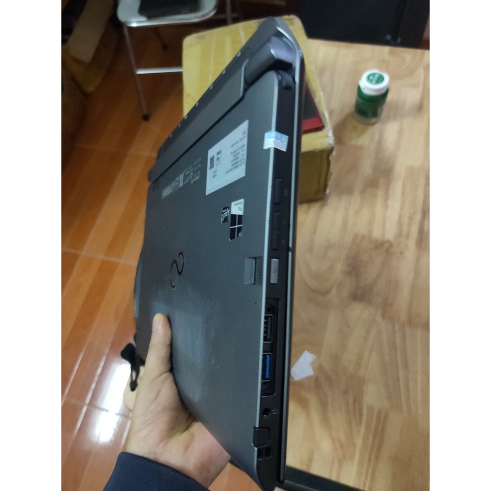 Laptop 2 trong 1 Fujitsu Stylistic Q775 màn cảm ứng IPS 4/128/i5th5 đã bao gồm sạc bút và bàn phím gốc, chuột q