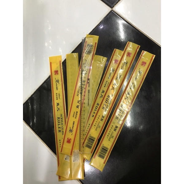 Thước kẻ nhựa Học sinh trong suốt 20-30cm