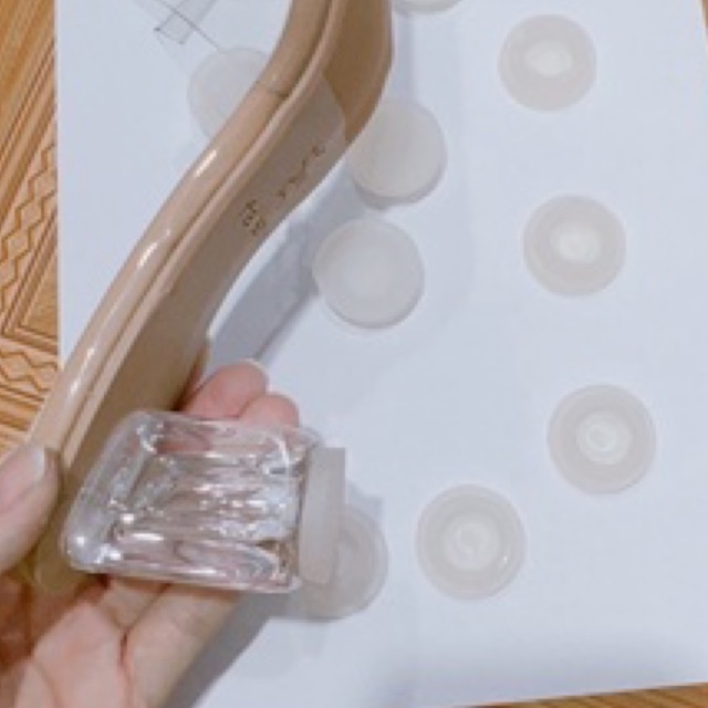 Phụ kiện giày: Có sẵn: 2 Miếng lót đế gót guốc hình tròn