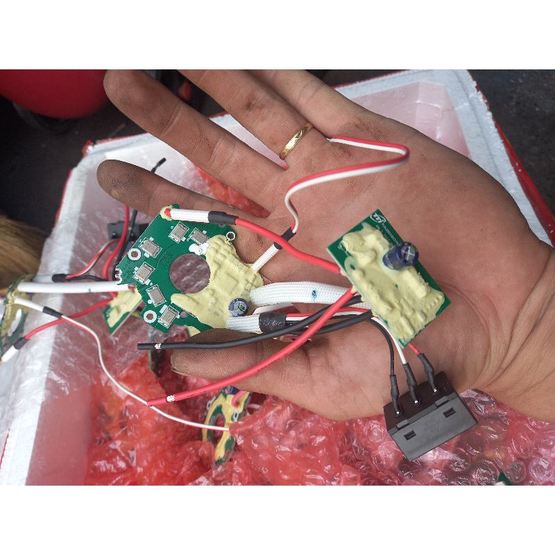 Bo mạch mài  Ryobi BRUSHLES 18V