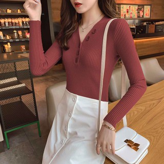 Áo len cổ tim phối cúc