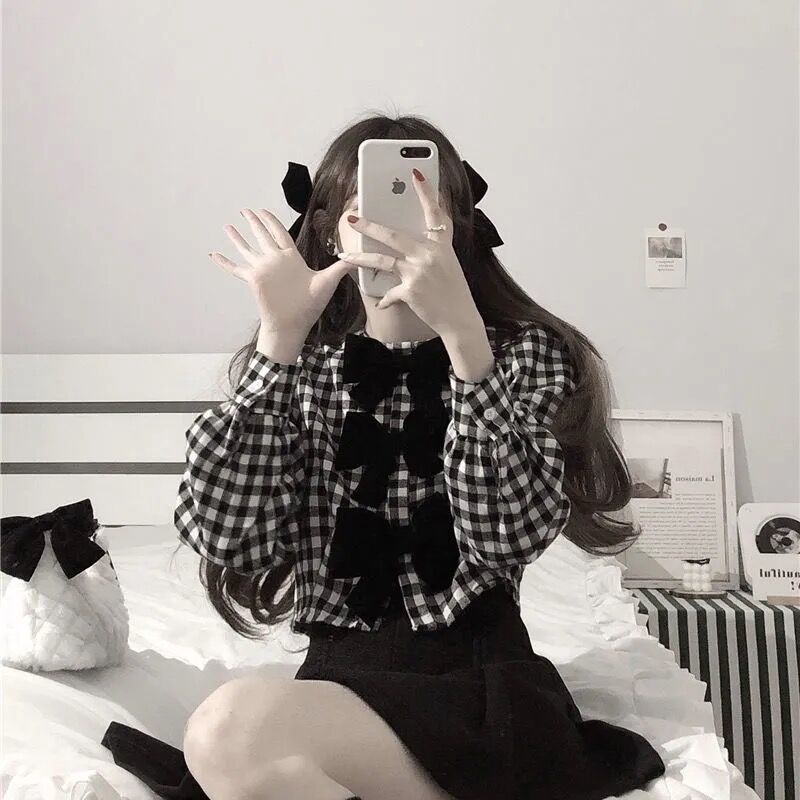 Set áo sơ mi dáng ngắn phối chân váy phong cách Hồng Kông thời trang mùa xuân mới cho nữ