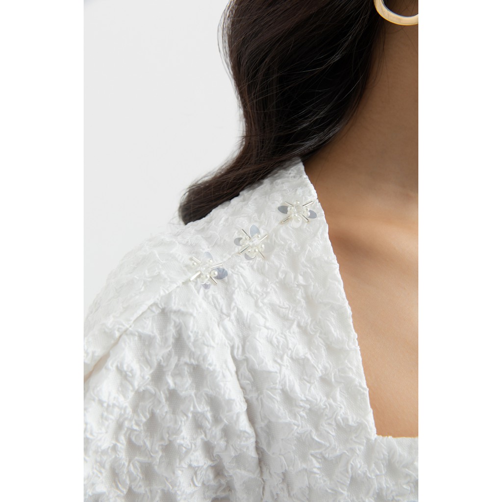 Áo sơ mi nữ cổ vuông đính hoa nổi IVY moda MS 17C5813