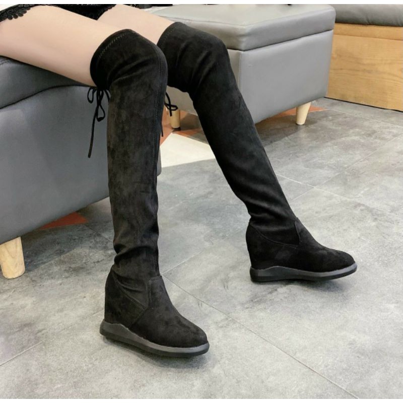 Boots đùi da lộn đế xuồng siêu tôn dáng.