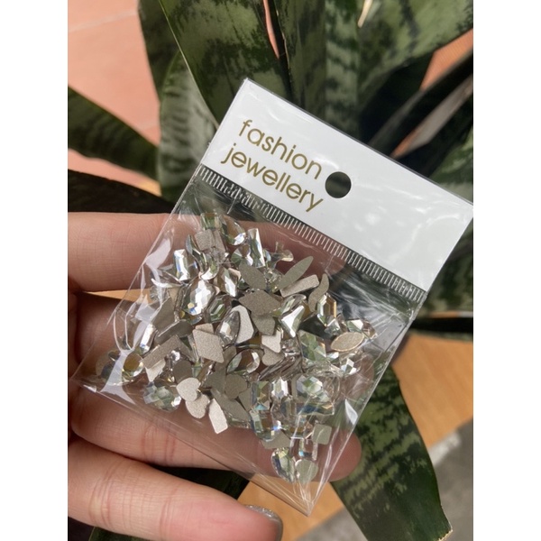 Đá chân bằng size bé