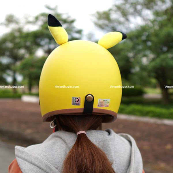 (TẶNG 1 CHONG CHÓNG) MŨ NÓN BẢO HIỂM PHƯỢT 3/4 HÌNH PIKACHU - DOREMON - GẤU CÓ TAI