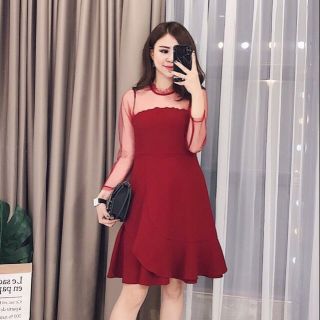 Đầm xòe phối lưới kiểu dáng sang trọng quý phái không kém phần yểu điệu hiền thục..phôm dạng xòe tay dài phối voan lưới.