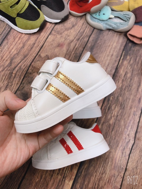 Giày thể thao 2 sọc kẻ