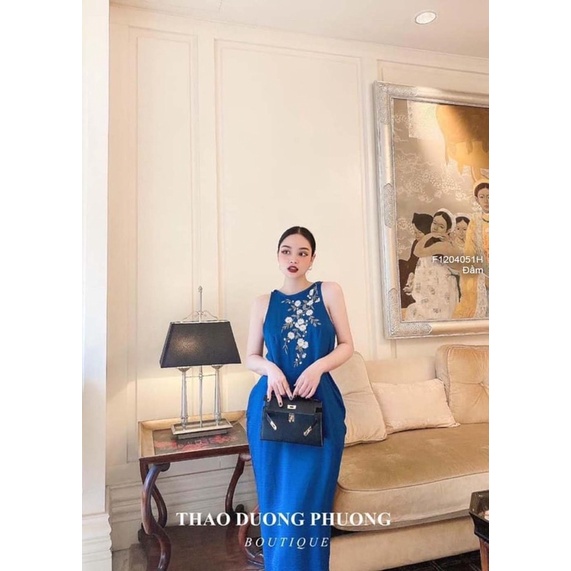 Đầm body dáng dài ngực thêu hoa cổ yếm d1204