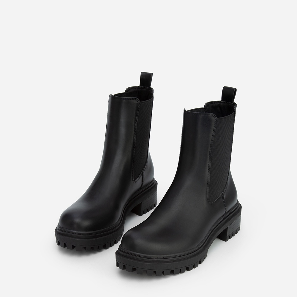 Vascara Chelsea Boots Cổ Vừa Lug-Sole BOT 0907 Màu Đen