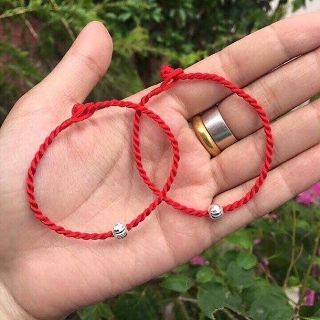 Vòng tay chỉ đỏ may mắn kèm bi bạc