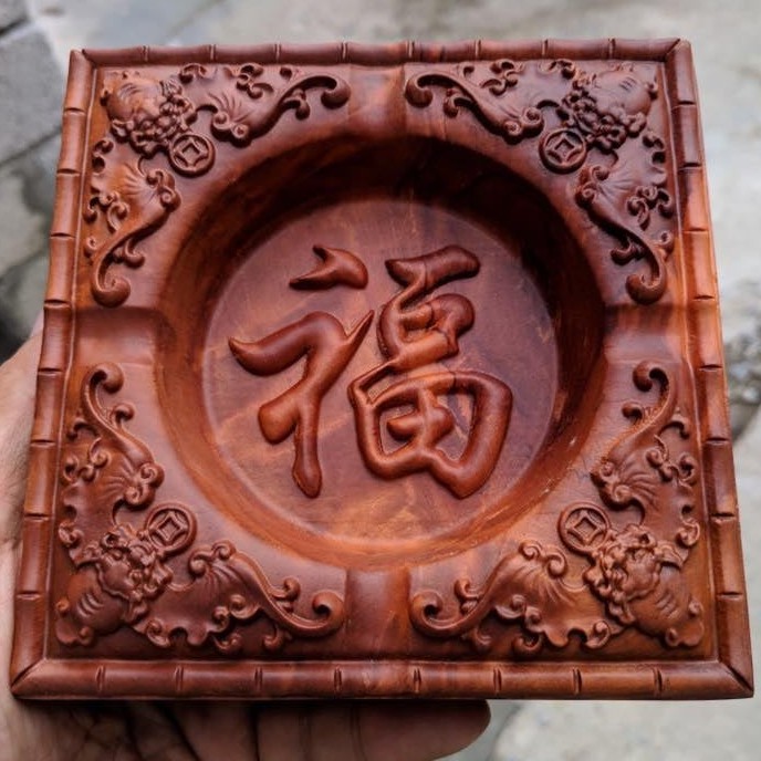 GẠT TÀN VUÔNG NGUYÊN KHỐI GỖ HƯƠNG ĐỎ CHẠM CHỮ - HÀNG CAO CẤP