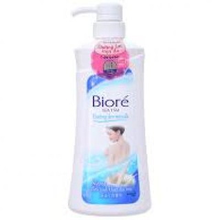 Sữa tắm bioré dưỡng ẩm mịn da hương sữa 530g