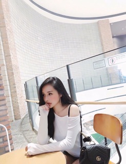 Áo thun lệch vai 2 màu đen trắng