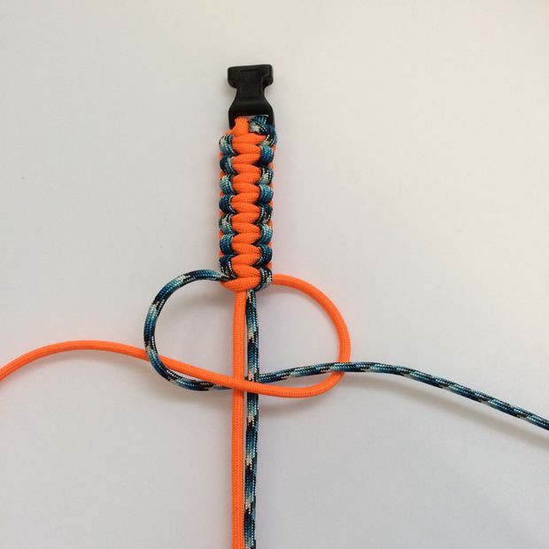 Khóa paracord nhựa làm vòng tay sinh tồn