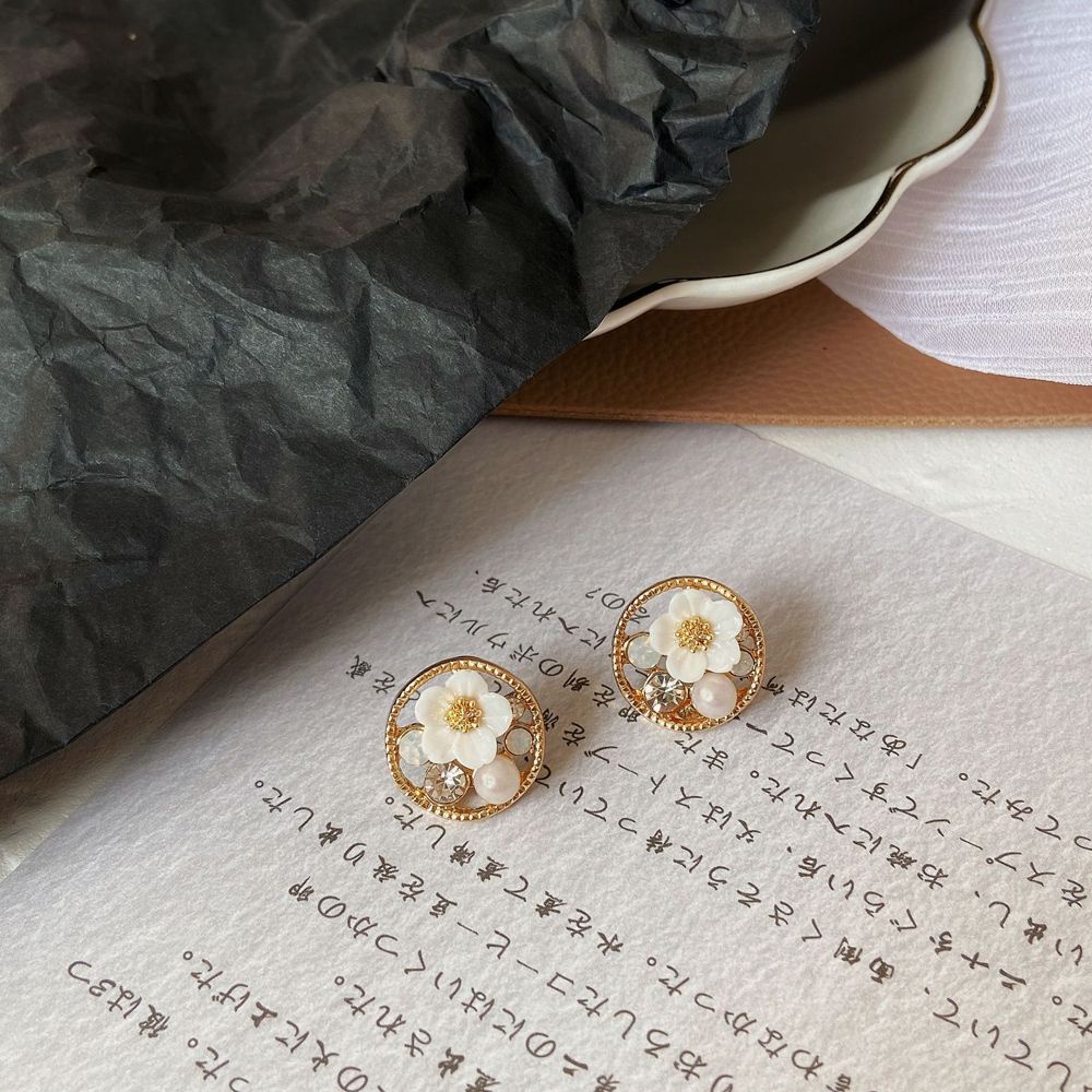 Đôi khuyên tai hình hoa đính ngọc trai giả thanh lịch thời trang cho nữ