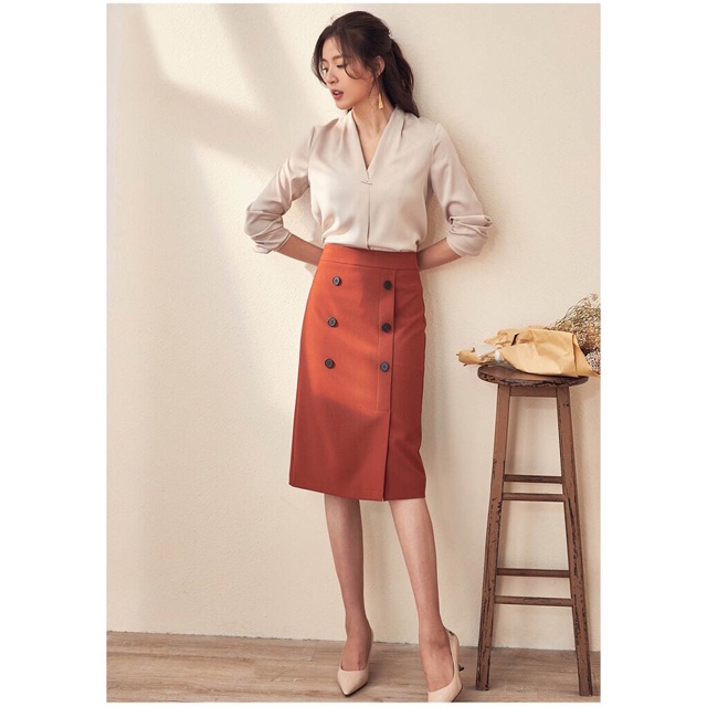 Chân váy phối nút dễ thương | BigBuy360 - bigbuy360.vn