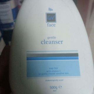Sữa rửa mặt QV Cleanser 500ml