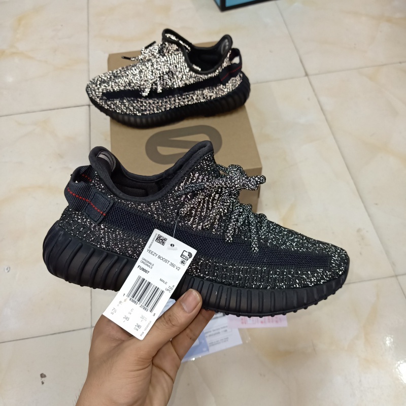 Giày Chạy Bộ Yeezy 350V2 Đen Phản Quang Đế Boost Cao Cấp