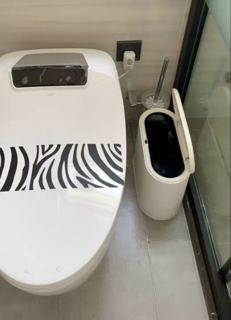Thùng rác siêu mỏng cho nhà tắm phòng vệ sinh, phân loại rác phong cách Bắc Âu, nhựa 2 lớp cao cấp màu đen trắng có nắp