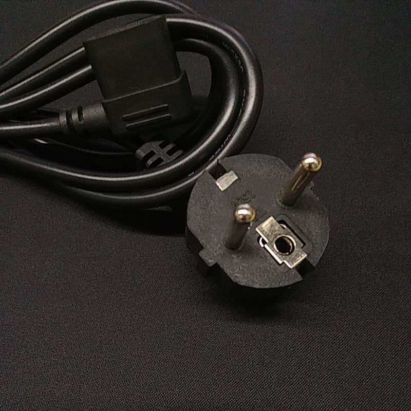 Dây nguồn máy tính