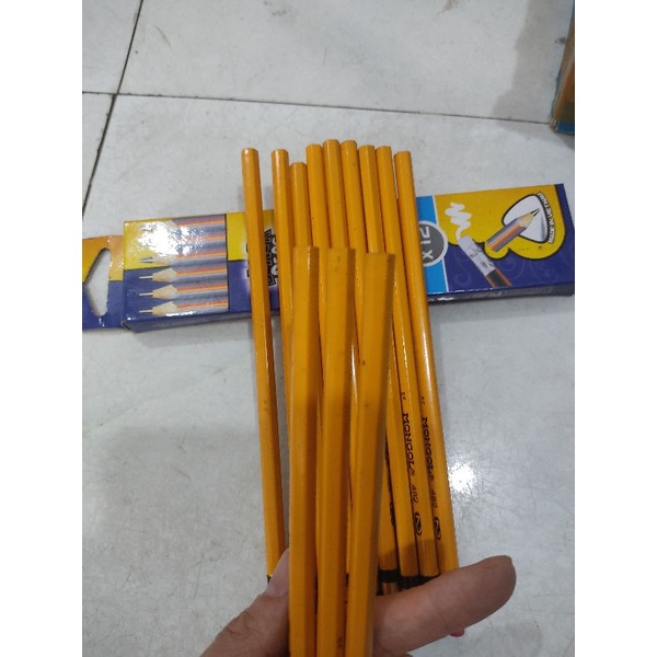 12 cây chì 2B