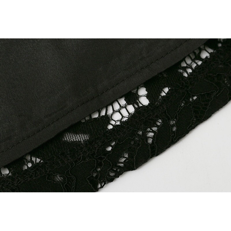 Đầm ren đen Urban Revivo