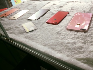 Thảm trải tủ điện thoại - Thảm lôbg màu trắng kem mịn