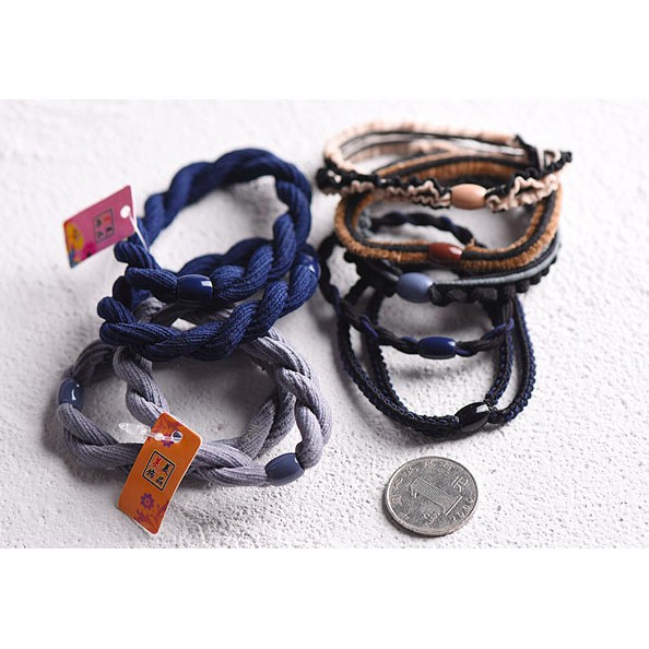 Combo 20 cột tóc đủ mẫu đủ màu ngẫu nhiên. Giá chỉ 55k/20 cái. Hàng luôn có sẵn rất đẹp.