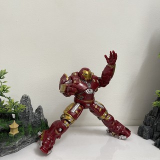Hulkbuster mô hình marvel bẻ khớp