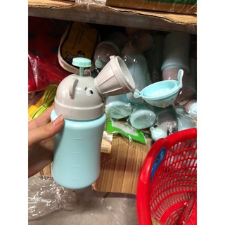 BÌNH ĐỰNG NƯỚC TIỂU TRẺ EM