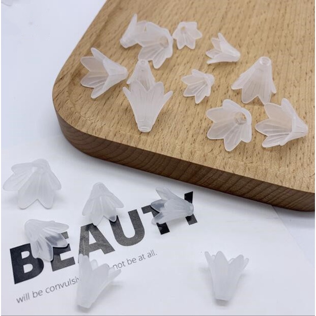 Set 50 Hạt Xỏ Lỗ Hình Bông Hoa Bằng Acrylic Màu Trắng Dùng Làm Bông Tai / Kẹp Tóc Thủ Công Mã y1674