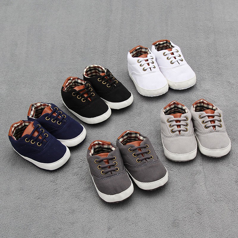 Giày thể thao năng động cho bé