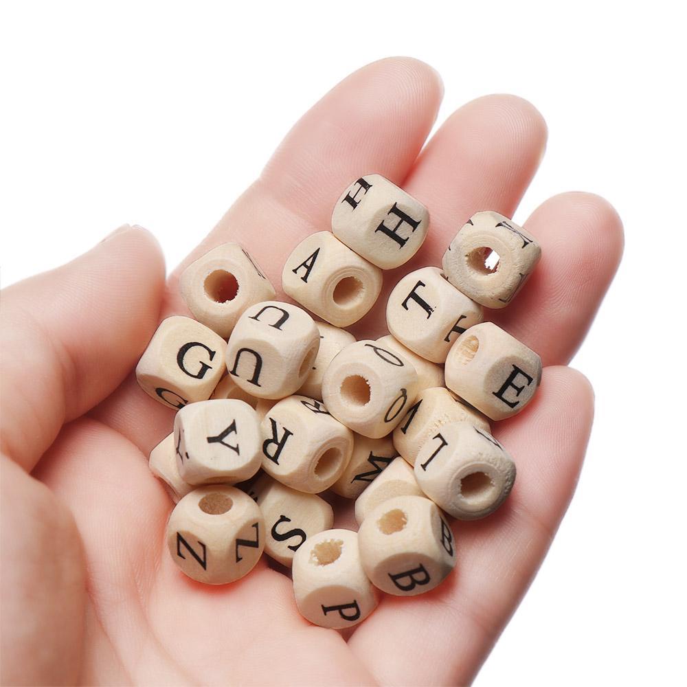 Yuki Set 100 Vòng cổ Mặt Chữ Cái / Số Cho Bé